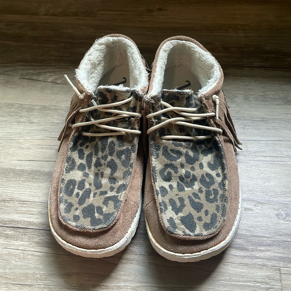 Very G Fluffy Cheetah Fringe Moccasins